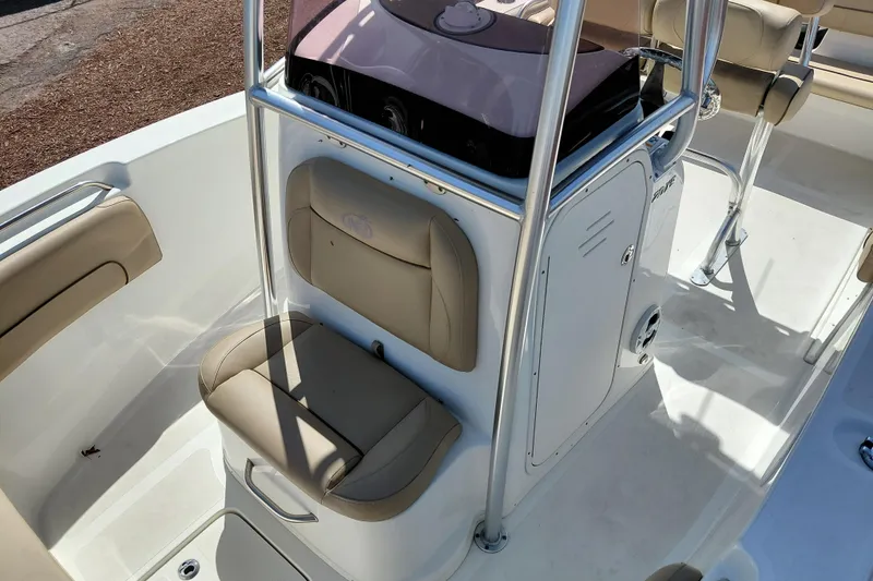 Slide: The Image of 2020 NauticStar 20 XS boat interior with beige seating and console. - 14