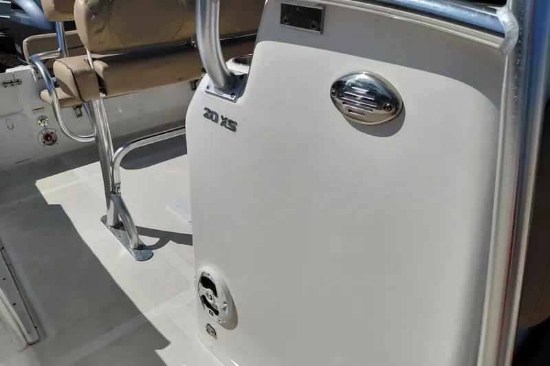 Slide: The Image of 2020 NauticStar 20 XS boat interior with seating and console details. - 18