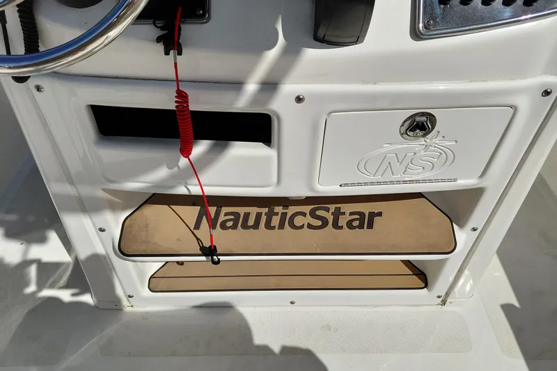 Slide: The Image of 2020 NauticStar 20 XS boat console with branding and safety lanyard. - 25