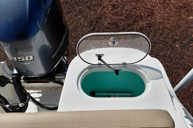 Slide: The Image of 2020 NauticStar 20 XS boat with Yamaha 150 engine and open livewell. - 29