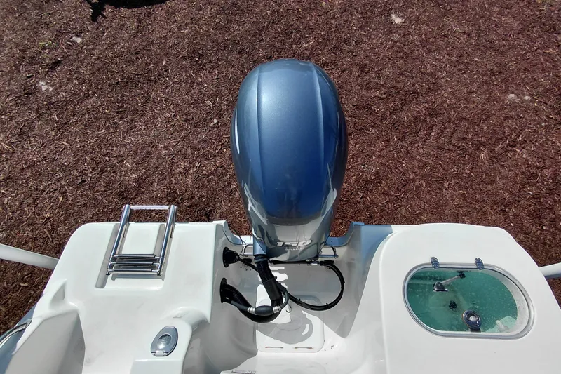 Slide: The Image of 2020 NauticStar 20 XS boat with outboard motor and swim ladder, top view. - 30