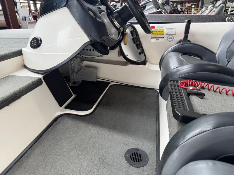 Slide: The Image of Interior of a 2005 Stratos 294 Pro XL boat with steering console. - 13