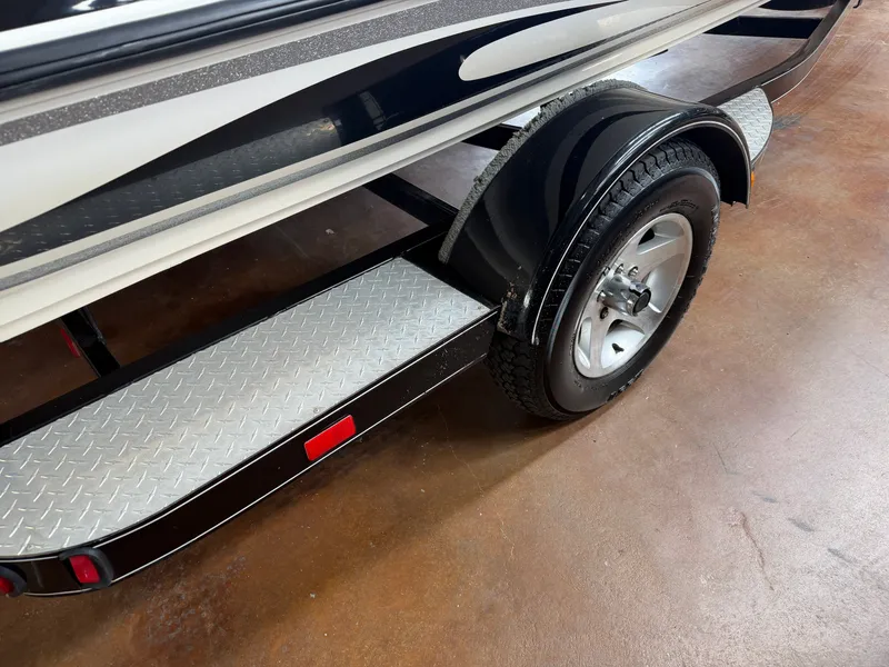 Slide: The Image of 2005 Stratos 294 Pro XL boat trailer with aluminum step board. - 19