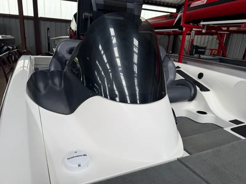 Slide: The Image of 2005 Stratos 294 Pro XL boat with black windshield. - 5