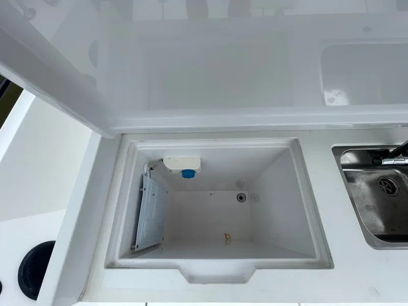 Slide: The Image of Axopar 37 XC Cross Cabin 2020 - 9