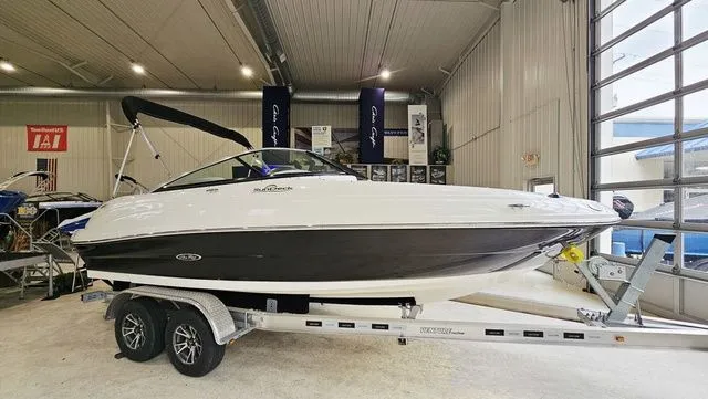 The Image of Sea Ray 200 Sundeck 2012 - 1