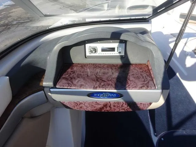 Slide: The Image of Dashboard of a 2006 Four Winns 200 Horizon boat. - 12