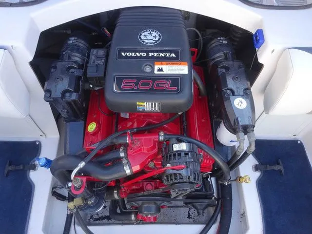 Slide: The Image of Volvo Penta 5.0GL engine in a 2006 Four Winns 200 Horizon boat. - 16