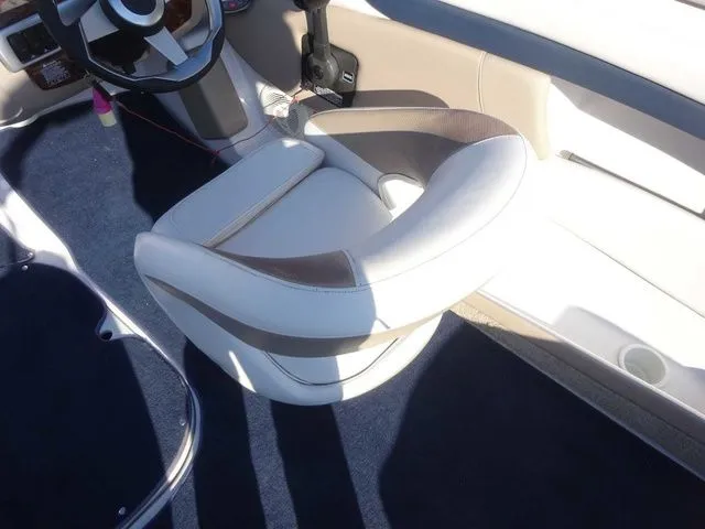 Slide: The Image of Interior of a 2006 Four Winns 200 Horizon boat with steering seat. - 5