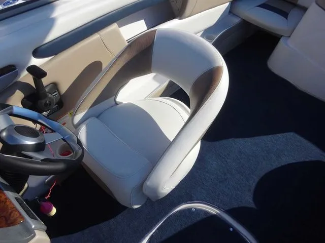 Slide: The Image of Interior of a 2006 Four Winns 200 Horizon boat with steering seat. - 6