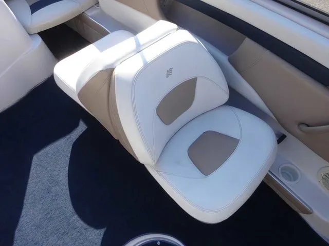 Slide: The Image of Interior of a 2006 Four Winns 200 Horizon boat, beige and white upholstery. - 9
