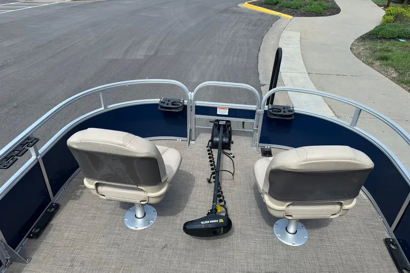Slide: The Image of 2024 Sun Tracker Bass Buggy 16 XL Select pontoon boat with dual seats and trolling motor. - 29