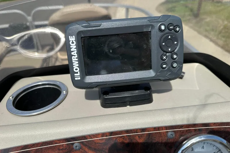 Slide: The Image of Lowrance fish finder on 2024 Sun Tracker Bass Buggy 16 XL Select dashboard. - 34