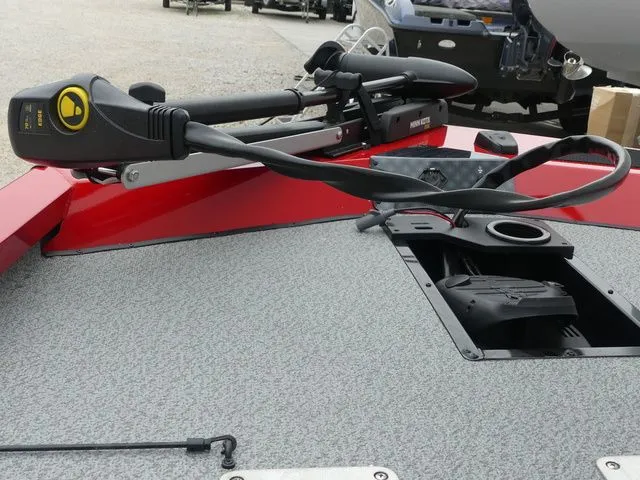 Slide: The Image of G3 Sportsman 1710 boat with Minn Kota trolling motor, year 2026. - 24