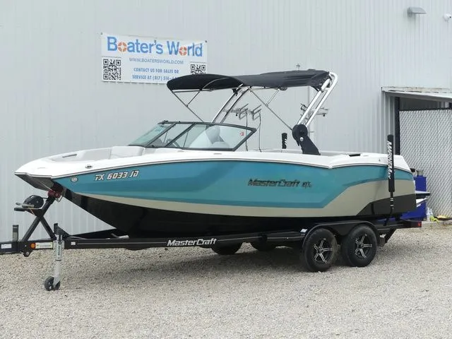The Image of 2020 MasterCraft NXT22 boat on trailer at Boater's World. - 1