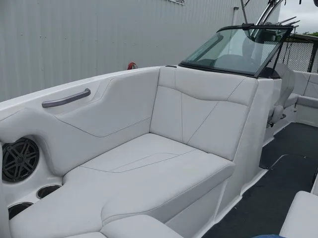 Slide: The Image of Interior of a 2020 MasterCraft NXT22 boat with white seating. - 29