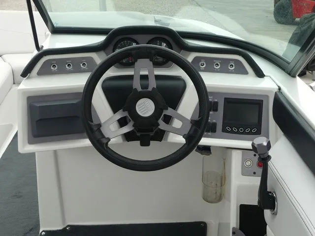 Slide: The Image of Dashboard of a 2020 MasterCraft NXT22 boat. - 35