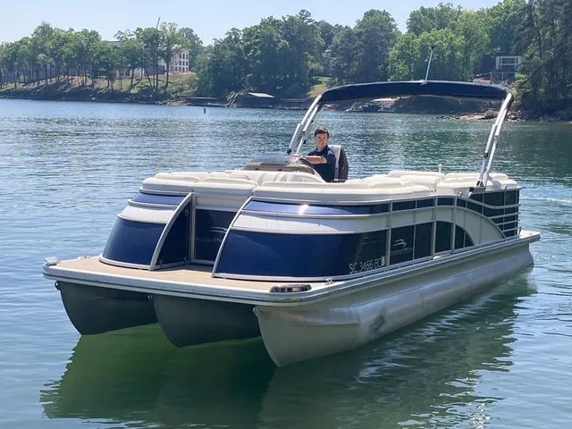 The Image of 2019 Bennington 23 QLC pontoon boat on a serene lake. - 1