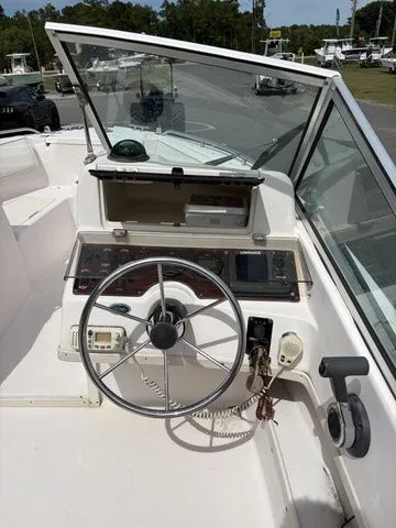 Slide: The Image of Helm of a 2000 Grady-White Tournament 192 boat. - 7