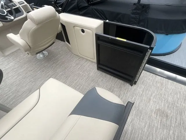 Slide: The Image of Interior of a 2026 Godfrey Pontoons Sweetwater 2086 C Sport Tube. - 10
