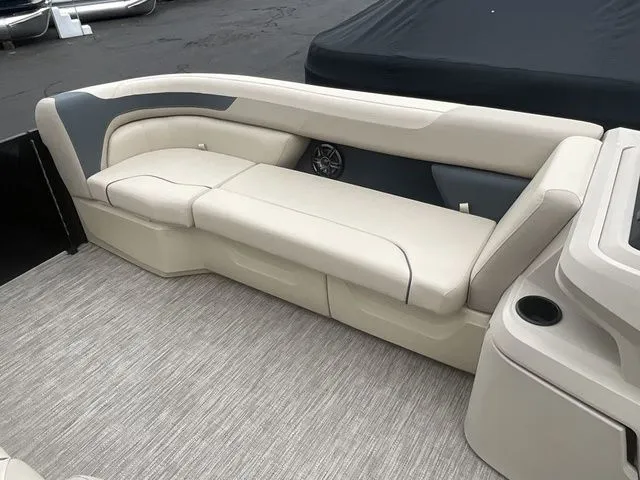 Slide: The Image of Interior of a 2026 Godfrey Pontoons Sweetwater 2086 C Sport Tube. - 29
