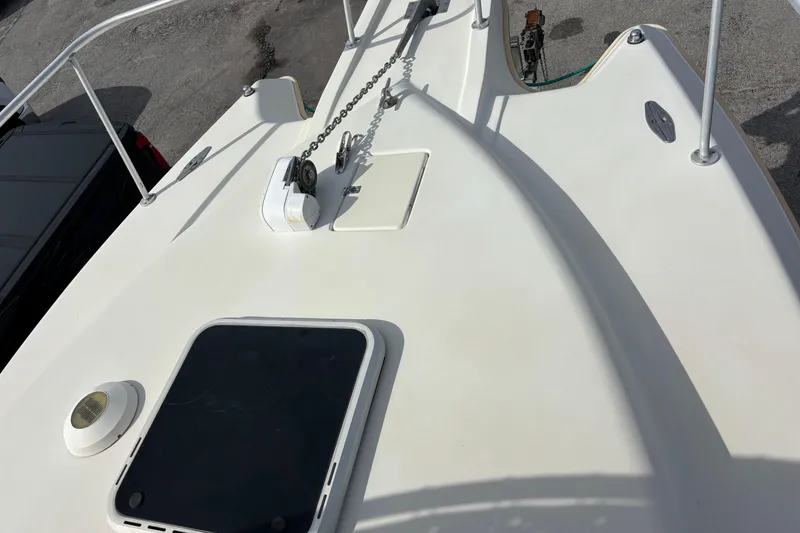 Slide: The Image of Deck view of a 1998 Hydrocat 300X boat, featuring anchor chain and hatch. - 14