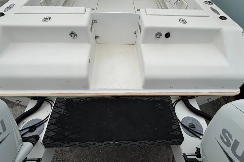 Slide: The Image of Hydrocat 300X 1998 boat stern with dual outboard engines and black non-slip mat. - 17