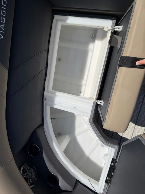 Slide: The Image of Viaggio Lago V20U 2026 - 3