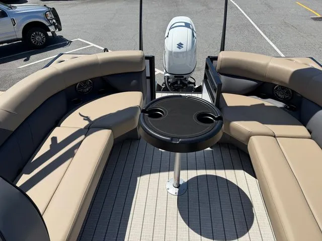 Slide: The Image of Viaggio Lago V20U 2026 - 5