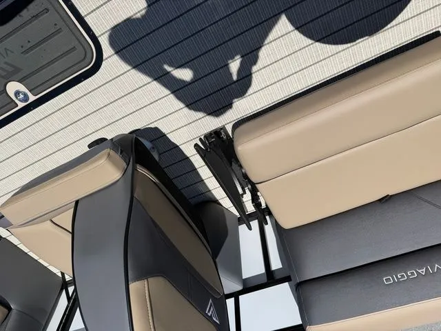 Slide: The Image of Viaggio Lago V20U 2026 - 6