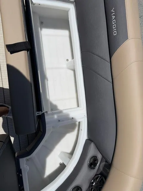 Slide: The Image of Viaggio Lago V20U 2026 - 7