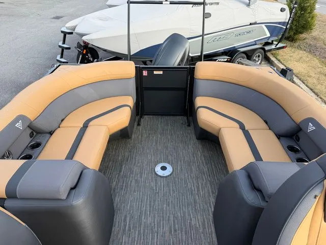 Slide: The Image of Interior of Viaggio x22u 2026 with luxurious seating. - 5