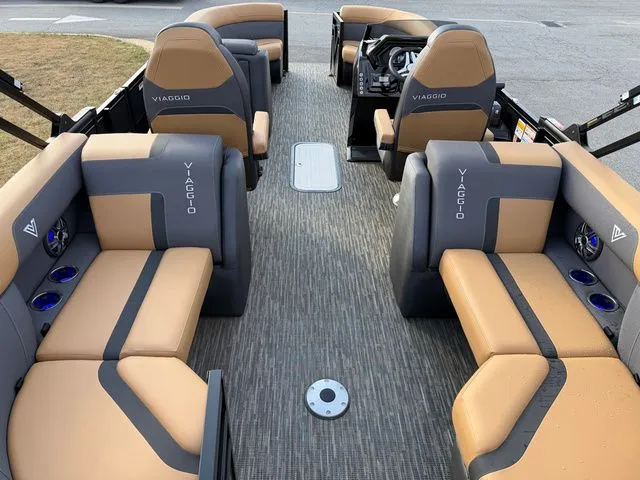 Slide: The Image of Interior of Viaggio x22u 2026 with luxurious seating. - 7