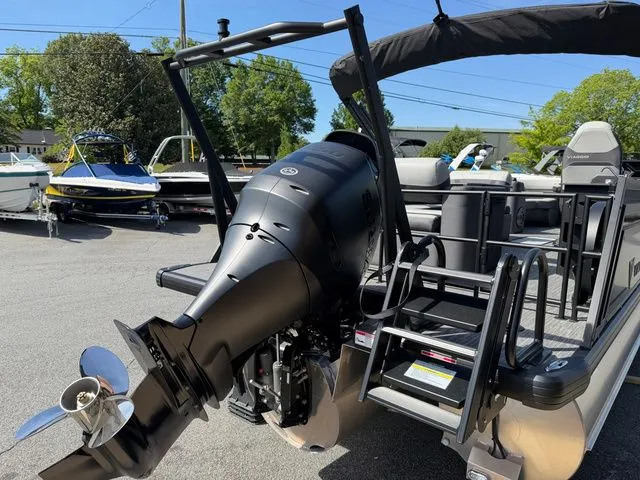 Slide: The Image of Viaggio Lago Z22B 2026 with powerful outboard motor. - 15