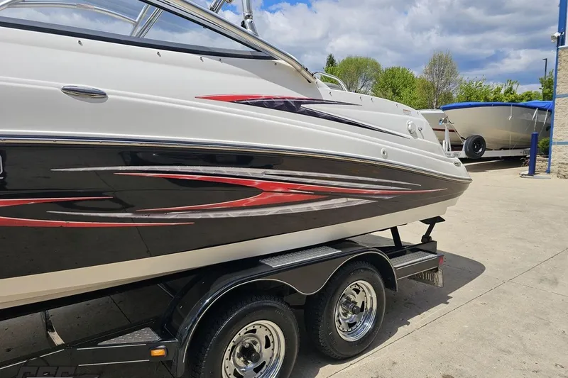 Slide: The Image of 2007 Yamaha Boats AR230 HO on trailer, featuring sleek design and vibrant graphics. - 20