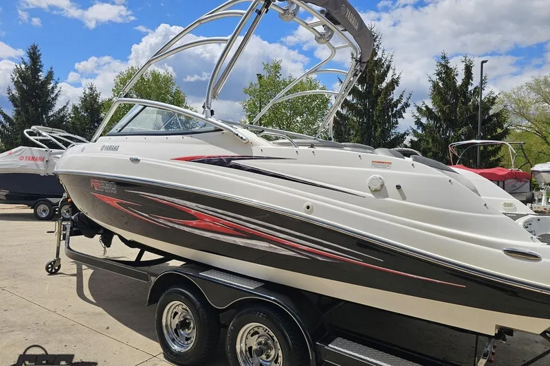 Slide: The Image of 2007 Yamaha Boats AR230 HO on trailer, sleek design, parked outdoors under blue sky. - 25