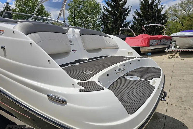Slide: The Image of 2007 Yamaha Boats AR230 HO with sleek design, docked outdoors on a sunny day. - 27