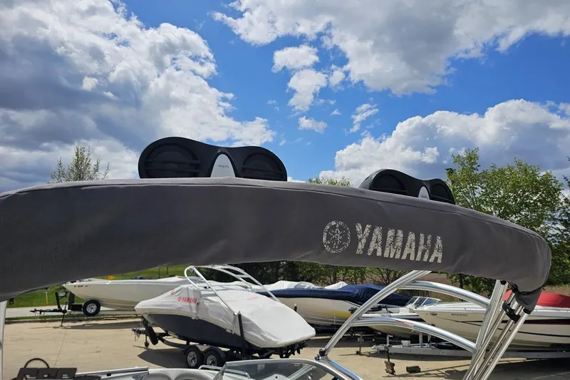 Slide: The Image of 2007 Yamaha AR230 HO boat with speakers and canopy under a cloudy sky. - 40