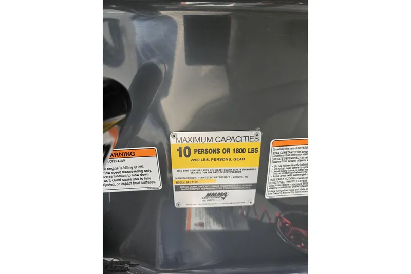 Slide: The Image of 2007 Yamaha Boats AR230 HO capacity label, maximum 10 persons or 1800 lbs. - 61
