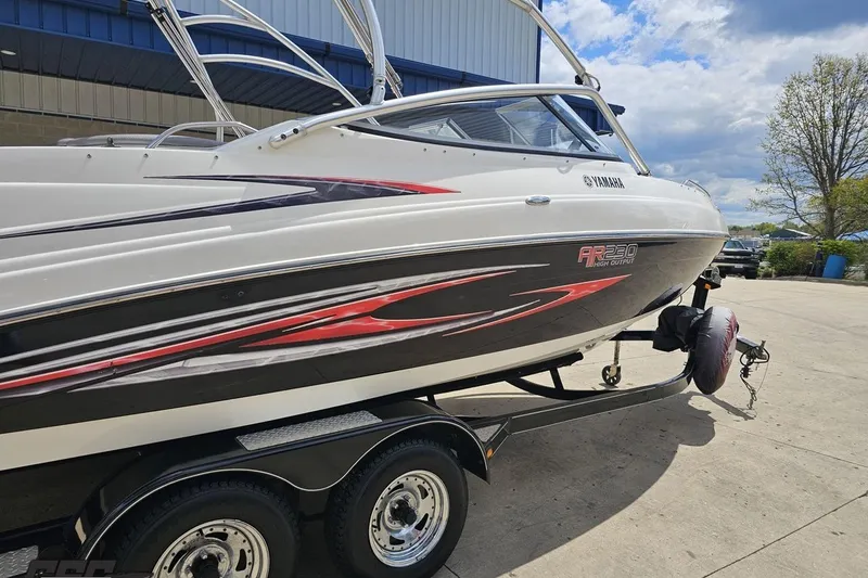 Slide: The Image of 2007 Yamaha Boats AR230 HO on trailer, featuring sleek design and vibrant graphics. - 8