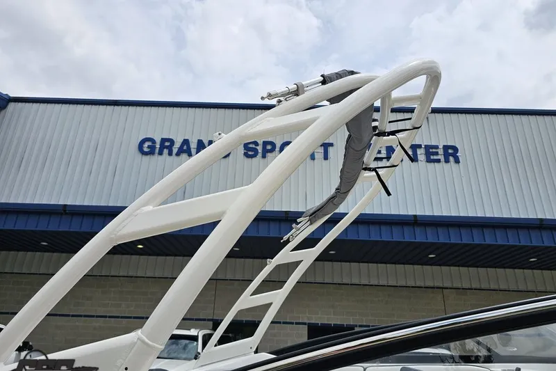 Slide: The Image of 2022 Yamaha Boats AR195 tower against Grand Sport Center building. - 7