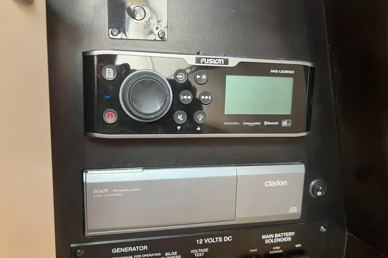 Slide: The Image of Fusion MS-UD650 stereo system on 2003 Sea Ray 340 Sundancer boat dashboard. - 17
