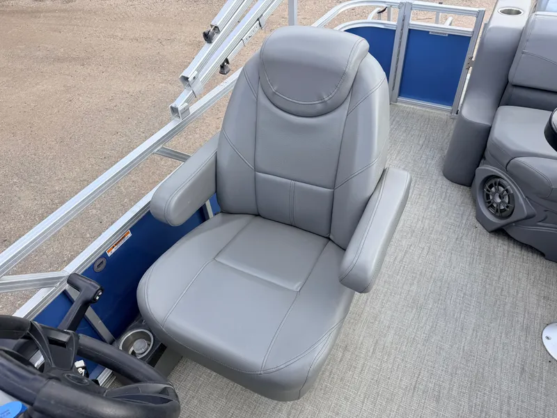 Slide: The Image of Gray captain's chair on a 2022 Tahoe Sport 2080 CRB boat. - 18