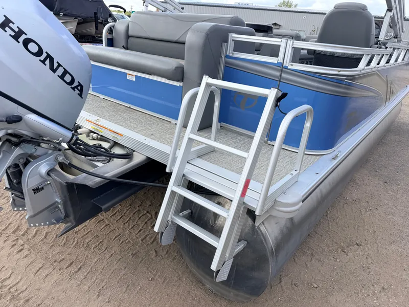 Slide: The Image of 2022 Tahoe Sport 2080 CRB with Honda 4-stroke engine and ladder. - 31