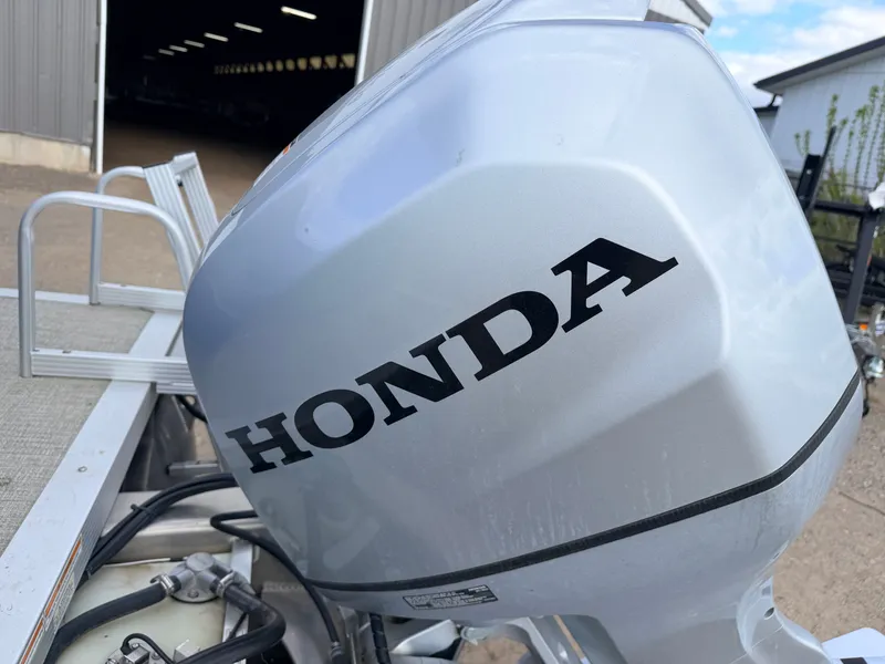 Slide: The Image of Tahoe Sport 2080 CRB & 100HP Honda 4Stroke -$29,995 2022 - 51