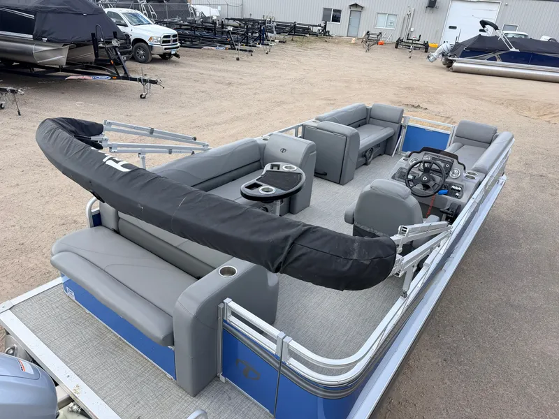 Slide: The Image of 2022 Tahoe Sport 2080 CRB pontoon boat with Honda 4-stroke engine. - 7