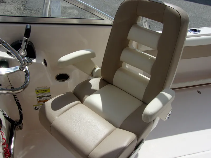 Slide: The Image of Helm seat of Grady-White Freedom 225, 2014 model. - 4