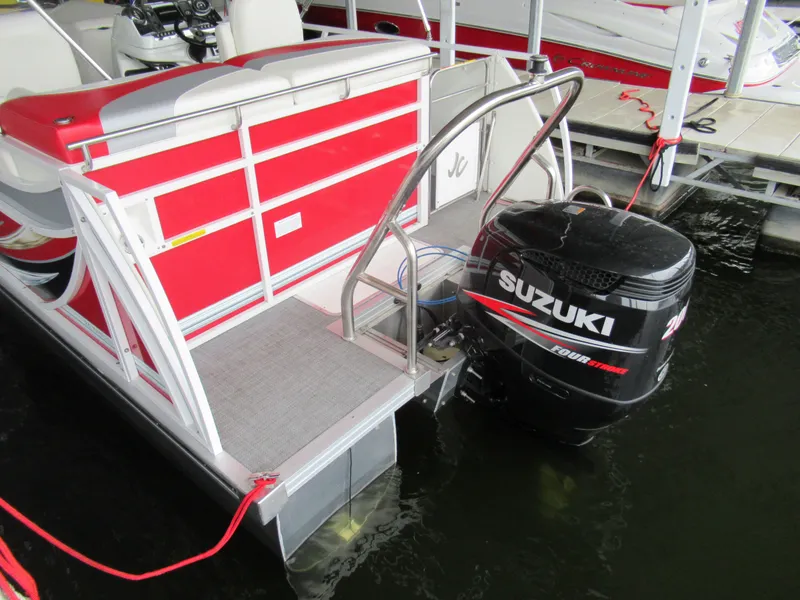 Slide: The Image of 2014 JC Sporttoon 26TT pontoon boat with Suzuki outboard motor. - 13
