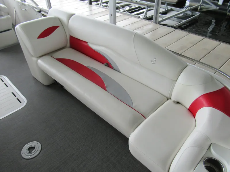 Slide: The Image of White and red seating on a 2014 JC Sporttoon 26TT boat. - 20