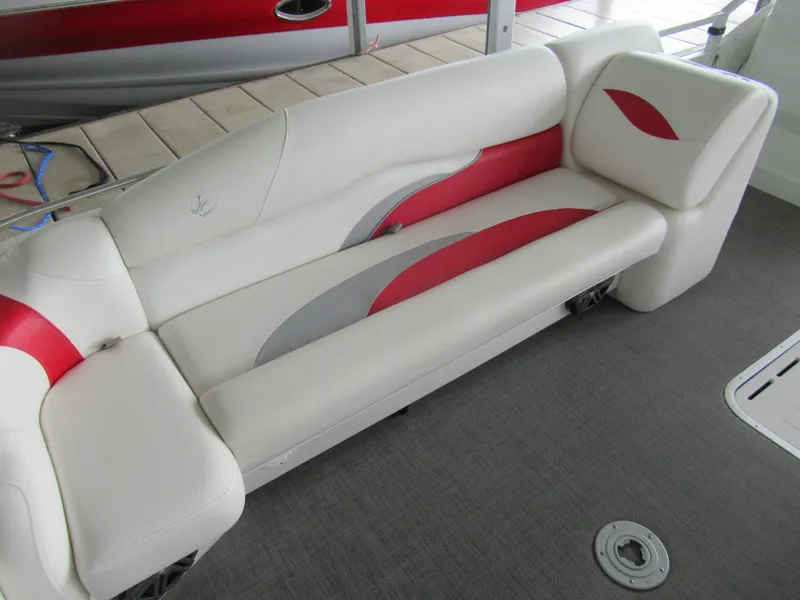 Slide: The Image of White and red boat seating on JC Sporttoon 26TT, 2014 model. - 21
